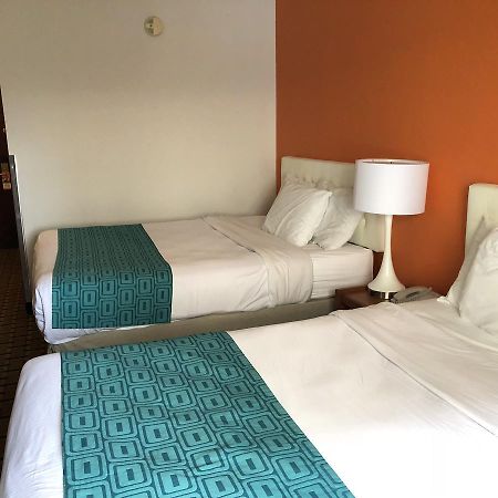 Howard Johnson By Wyndham Airport Λούισβιλ Εξωτερικό φωτογραφία