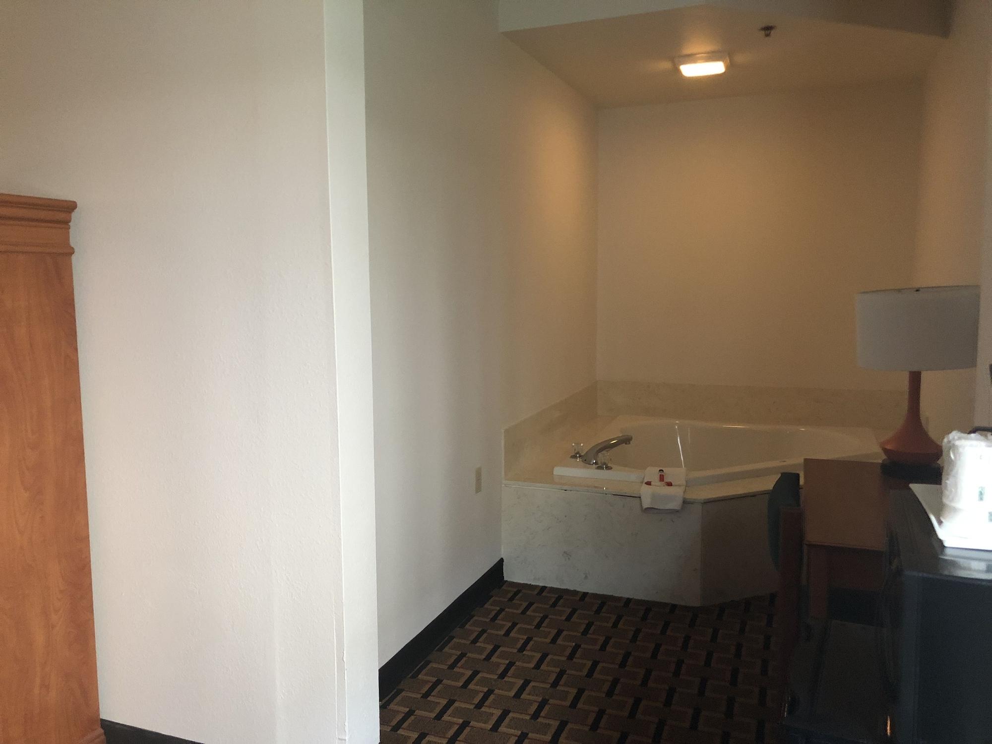 Howard Johnson By Wyndham Airport Λούισβιλ Εξωτερικό φωτογραφία